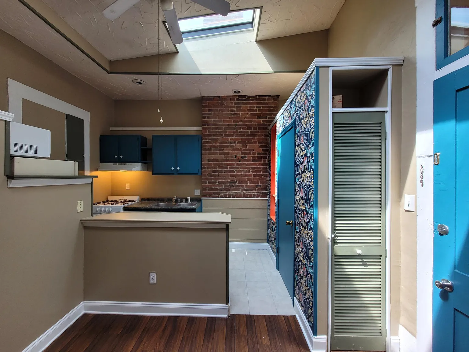 1 bed, 350 sqft, $700 — Photo 2