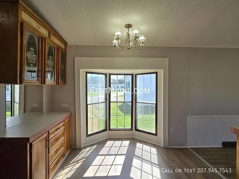 118 E St — Photo 4