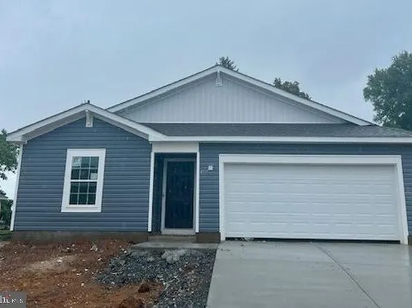 102 Gatehouse Pl, Charles Town, WV 25414