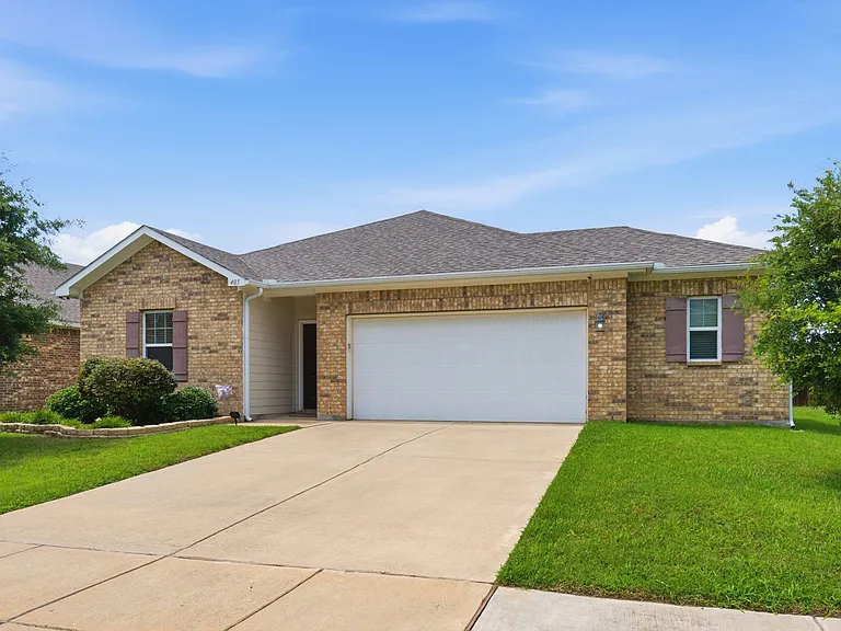 405 Willow Creek Dr — Photo 1