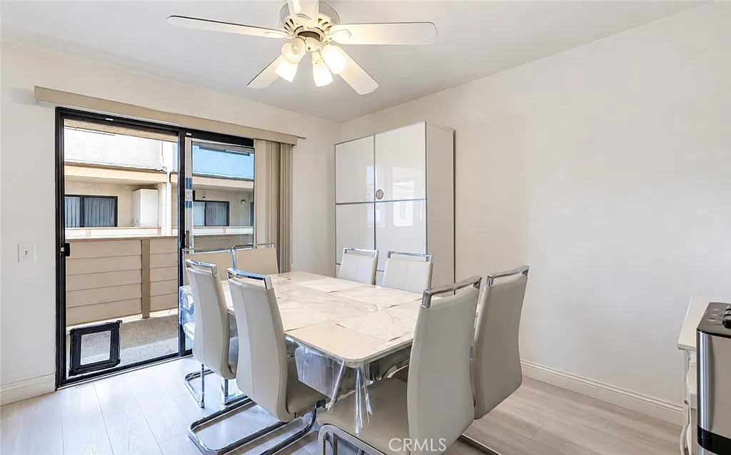 3 bed, 1369 sqft, $3,845 — Photo 4