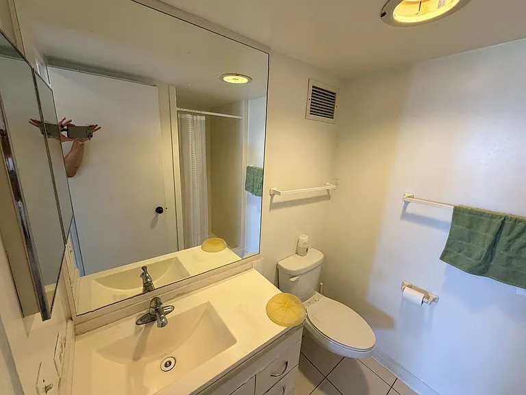 555 University Ave #1900 — Photo 6