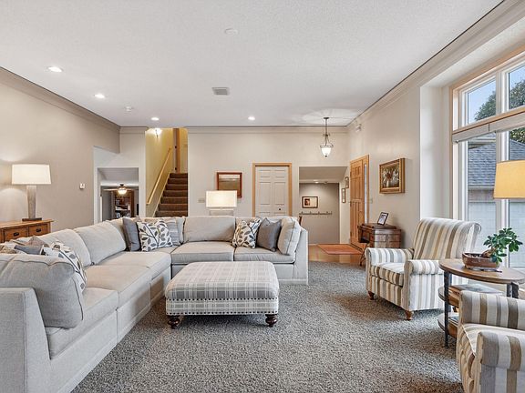 3rd image of 2961 Edward St