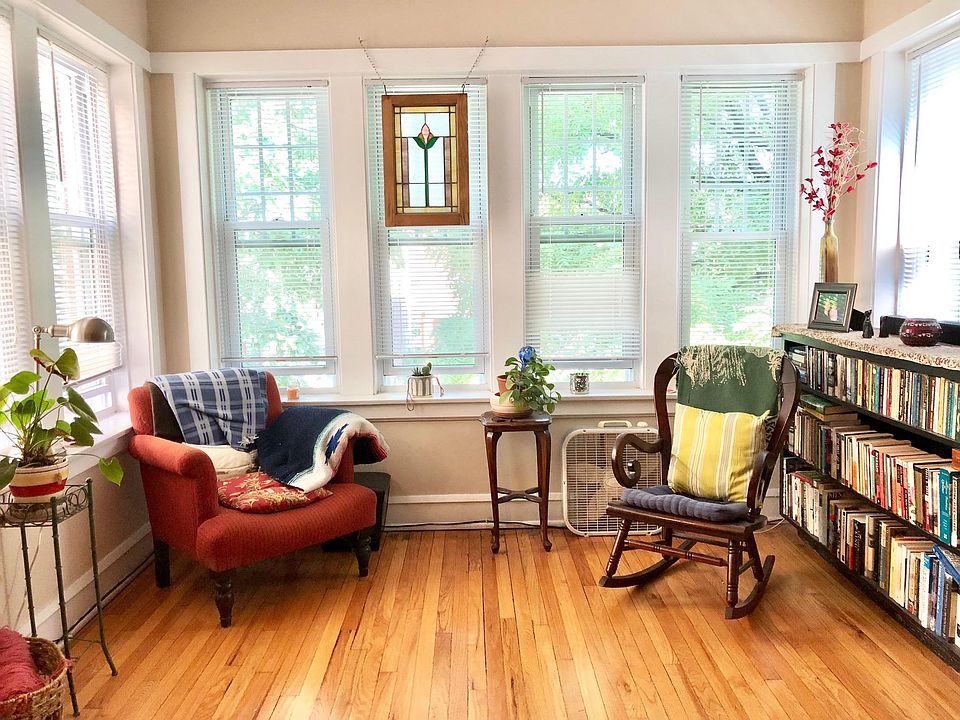 1st image of 3848 N Claremont Ave