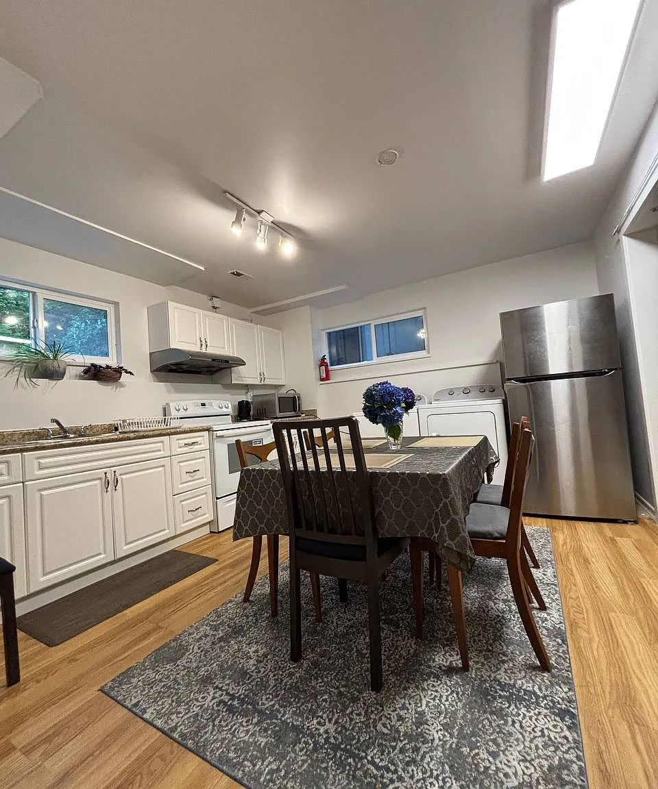 2 bed, 900 sqft, $2,550 — Photo 1