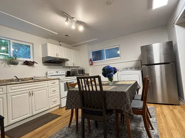 4212 Norwood Ave, North Vancouver, BC V7N 3R3