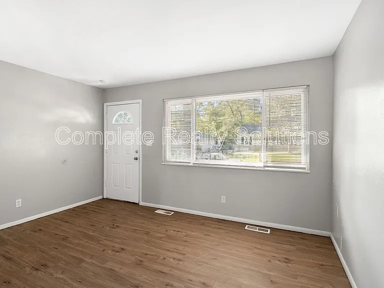 221 Barto Dr — Photo 9