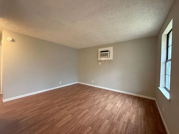 2618 Foster Ave #B — Photo 3