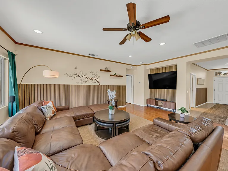 9504 Clear Springs Cir — Photo 4