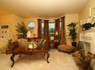 6 Chesterfield Ct, Flemington, NJ 08822