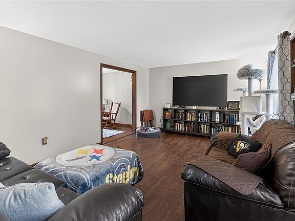 2nd image of 117 Rembrandt Dr