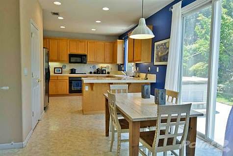 5 - Dining Area - Kitchen