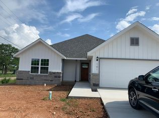 101 Feather Way, Fredericksburg, TX 78624