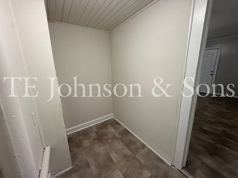 526 Chandler St — Photo 24