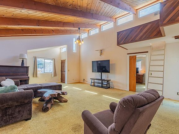 3rd image of 33 Portola Ave