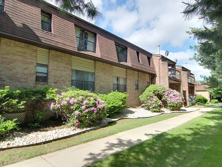 Hillside Gardens — Photo 19