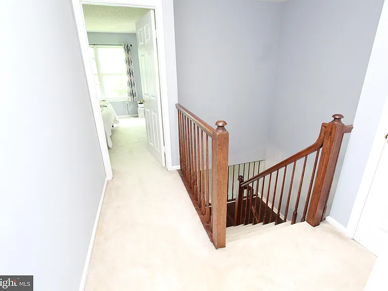 6 Halstead Pl — Photo 29