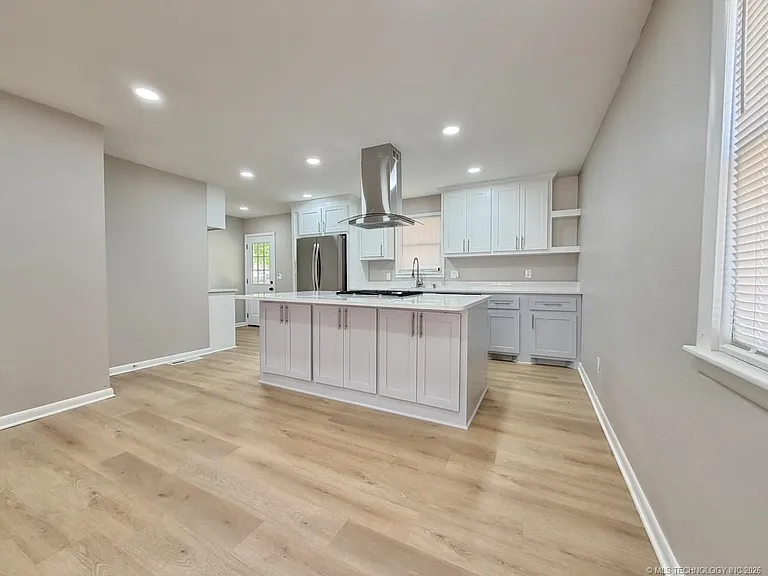 424 N Market Ave — Photo 6