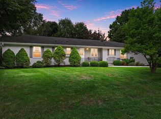 239 Old Pine Cir, Racine, WI 53402