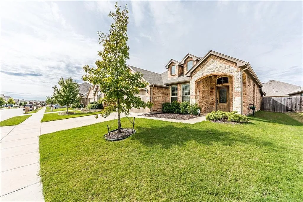 3 bed, 2187 sqft, $2,650 — Photo 3