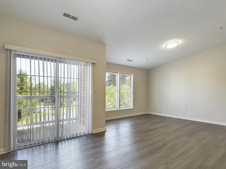 302 Baughmans Ln #M — Photo 14