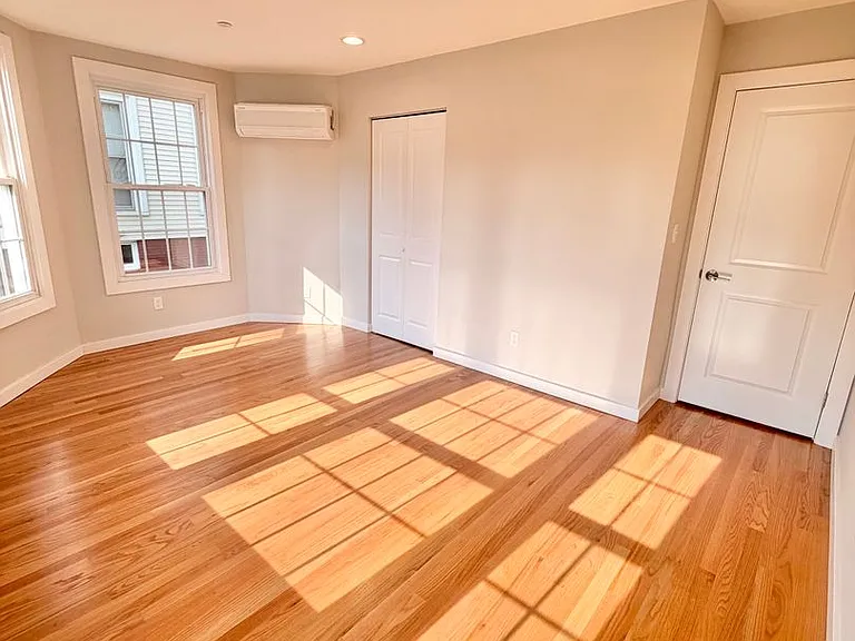 18 Cedar St — Photo 45