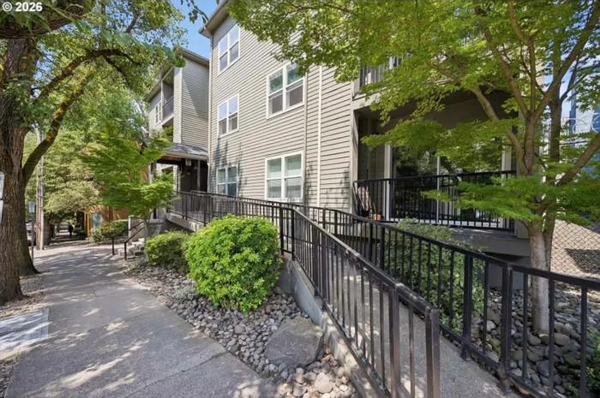 2 bed, 1189 sqft, $2,300 — Photo 2