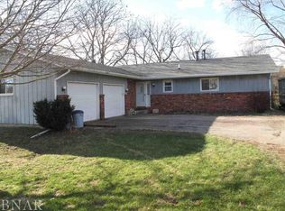 2211 Windsor Ct, Bloomington, IL 61705