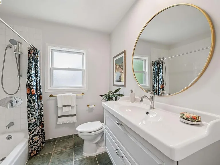 1246 Hopkins St — Photo 7