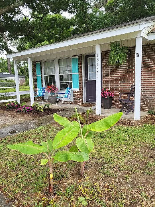 3 bed, 1.5 bath, 1000 sqft, $2,300 — Photo 2