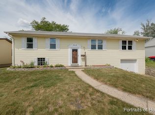 565 Willow Rd, Wauconda, IL 60084