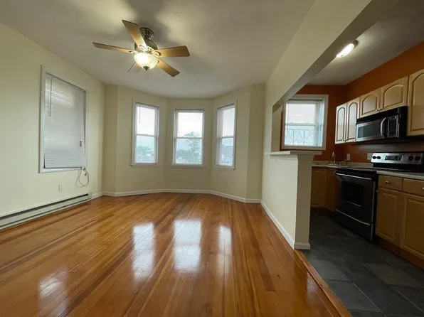 20 Huss Ct APT 403, Lynn, MA 01905