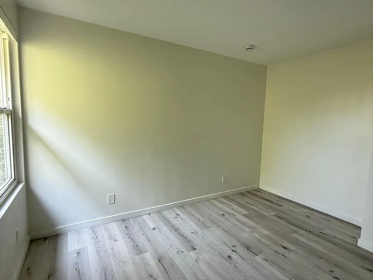 5806 Camerford Ave — Photo 7