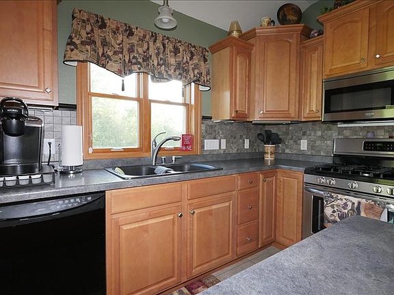 4th image of W264S7865 Oakdale Dr