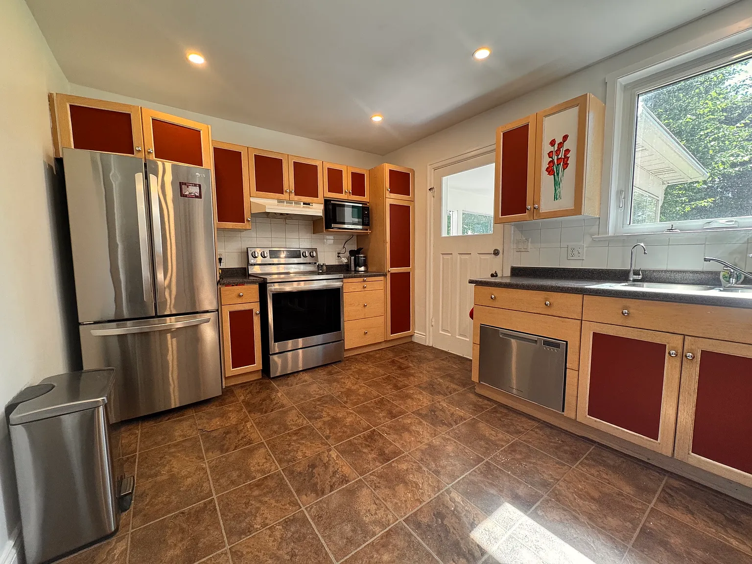 225 Bridgeport Road East Waterloo — Photo 3