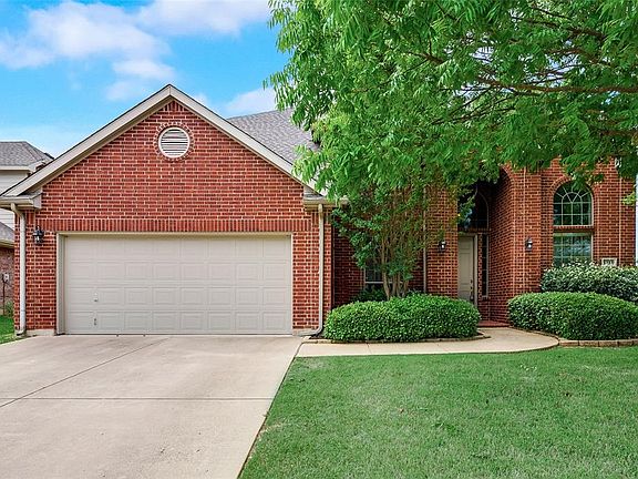 2nd image of 1313 Rosebriar Ln