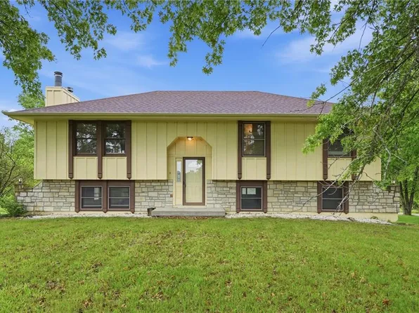 14280 170th St, Bonner Springs, KS 66012
