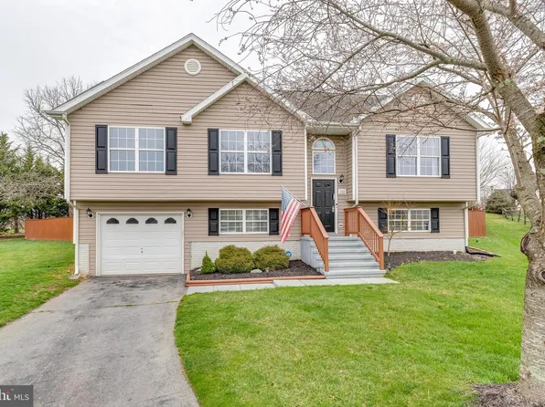 182 Jack Rabbit Ln, Ranson, WV 25438
