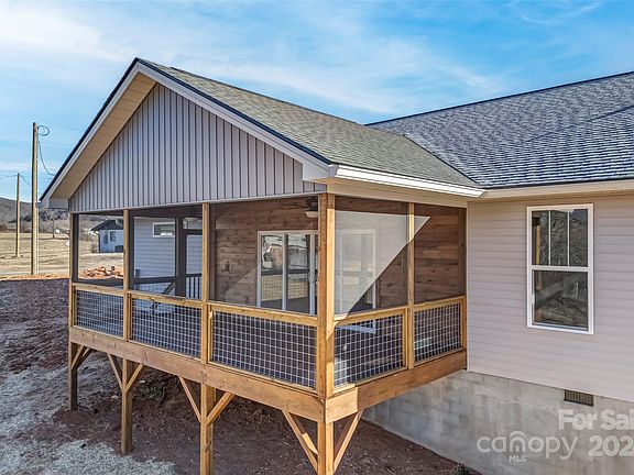 5th image of 11 Canary Ln