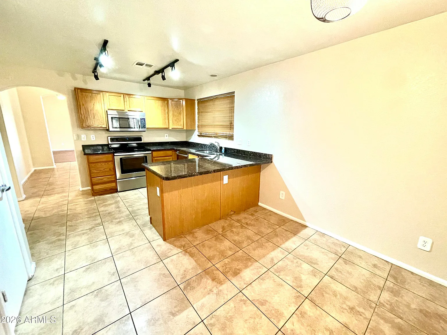 3 bed, 2.0 bath, 1564 sqft, $2,400 — Photo 3