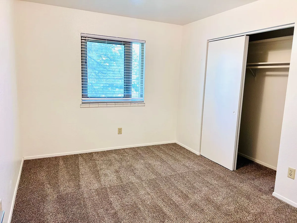 Building Photo - 625 Sullivan Ln