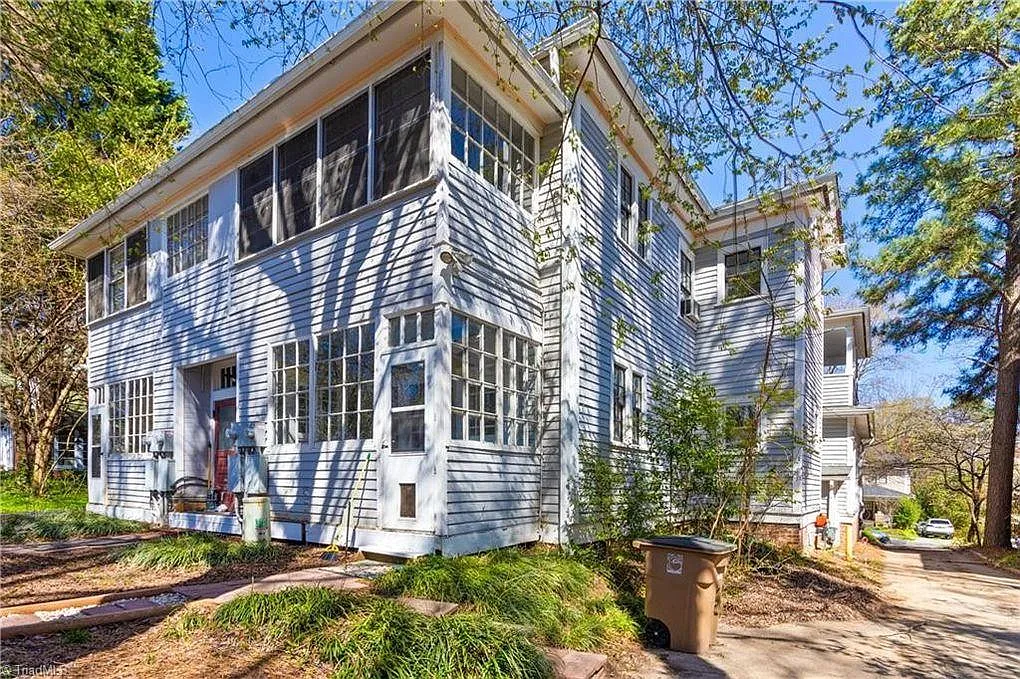 4 bed, 2100 sqft, $2,200 — Photo 4