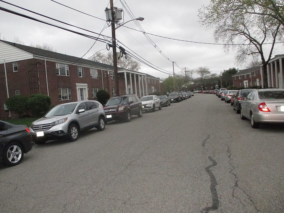 2nd image of 9 Brookdale Gdns APT C