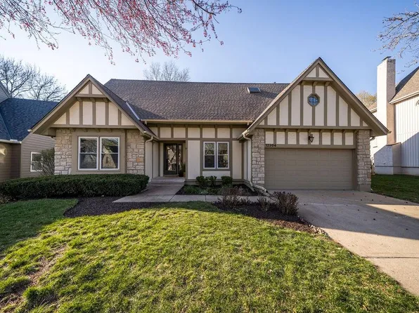 12304 Russell St, Overland Park, KS 66209