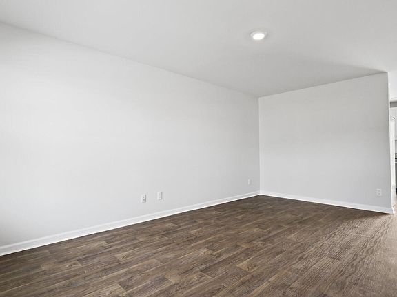 3rd image of 609 Perch Ln