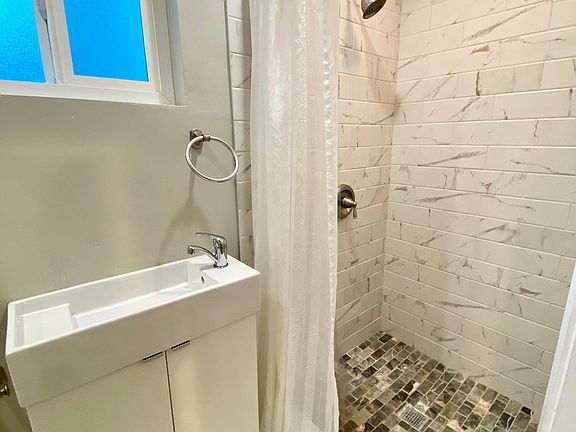 3rd image of 4322 Niagara Ave
