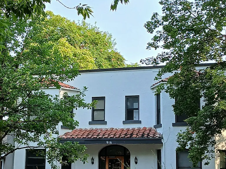 916 W Hays St — Photo 6