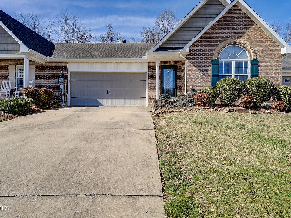 1st image of 221 Bridgewater Ct