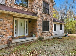 135 Split Rock Rd, Newfoundland, PA 18445