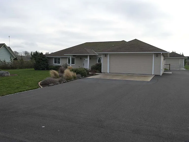 151 Quail Meadows Dr — Photo 1